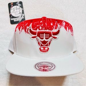 Exclusive Mitchell & Ness Chicago Bulls White & Red Snapback Hat Sparked Paint